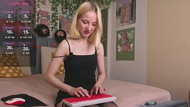 EmmaNovak online show from 10/28/25, 12:15