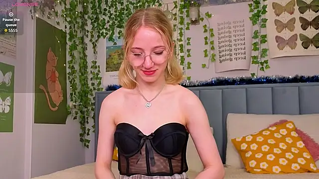 Snapshot of EmmaNovak chatting on 01/19/26, 12:09 EmmaNovak online show from 01/19/26, 12:09