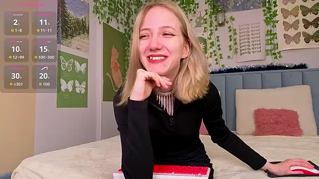 Snapshot of EmmaNovak chatting on 12/22/25, 12:49 EmmaNovak online show from 12/22/25, 12:49