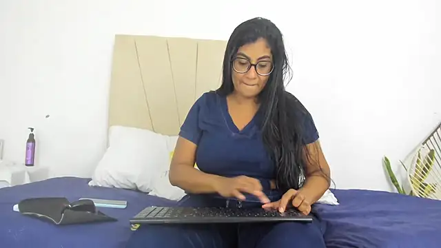  Miaa khalifa  online show from 10/02/25, 12:08