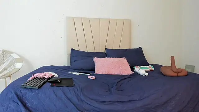  Miaa khalifa  online show from 04/04/26, 12:12