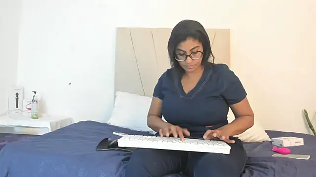  Miaa khalifa  online show from 10/01/25, 11:36