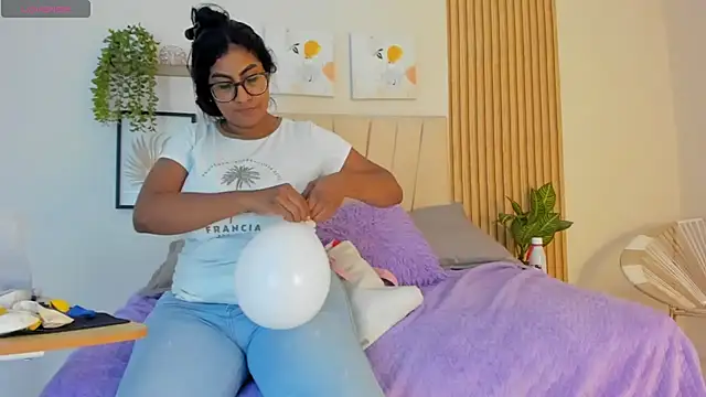  Miaa khalifa  online show from 06/04/26, 12:32
