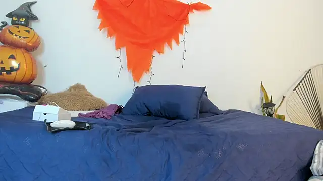  Miaa khalifa  online show from 10/24/25, 12:04