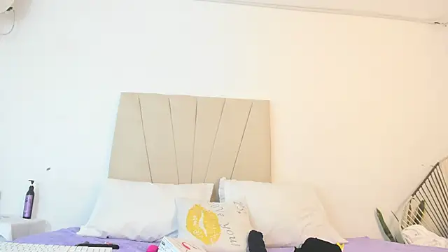  Miaa khalifa  online show from 10/03/25, 02:18