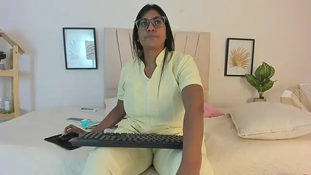  Miaa khalifa  online show from 02/10/26, 12:26