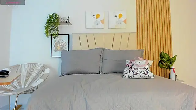  Miaa khalifa  online show from 05/29/26, 12:11