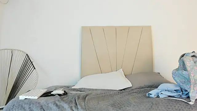  Miaa khalifa  online show from 11/10/25, 12:21