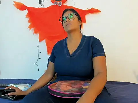  Miaa khalifa  online show from 10/20/25, 12:17