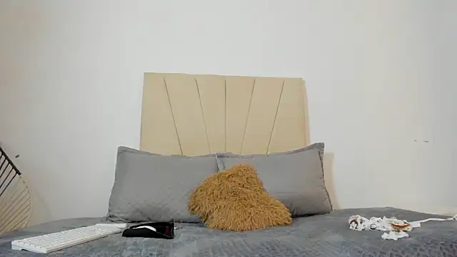  Miaa khalifa  online show from 11/04/25, 12:42