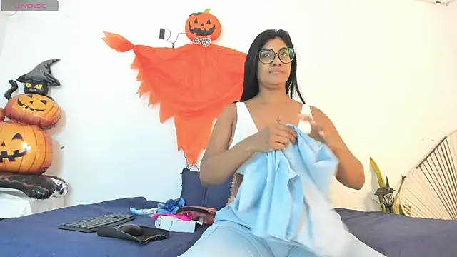  Miaa khalifa  online show from 10/22/25, 12:04