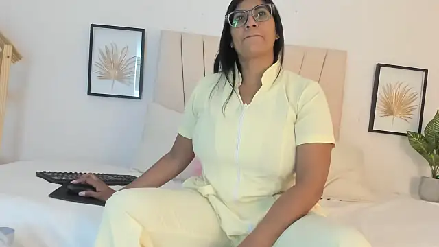  Miaa khalifa  online show from 02/11/26, 12:38