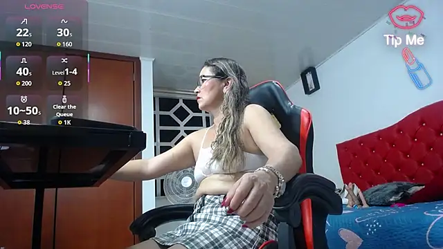 Snapshot of noelia_milf19 chatting on 05/28/26, 01:57 noelia milf19 online show from 05/28/26, 01:57