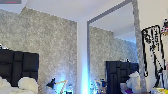 crystaldarliing online show from 05/23/26, 09:03