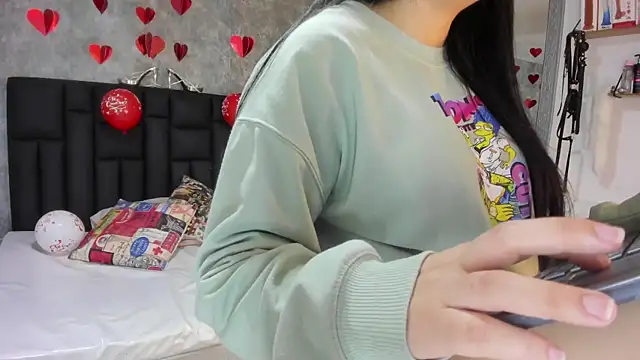 Snapshot of crystaldarliing chatting on 02/12/26, 01:22 crystaldarliing online show from 02/12/26, 01:22