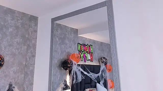 crystaldarliing online show from 10/28/25, 03:44