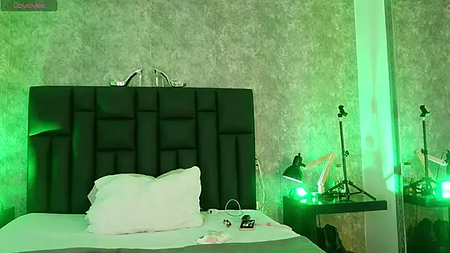 crystaldarliing online show from 04/15/26, 05:50