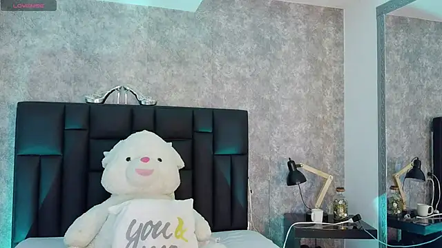 crystaldarliing online show from 05/25/26, 06:28