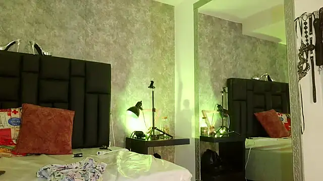 crystaldarliing online show from 04/11/26, 07:39