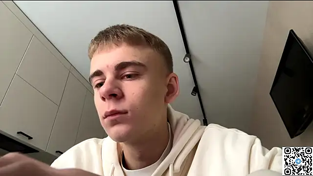 Snapshot of echowraith chatting on 10/08/25, 06:04 echowraith online show from 10/08/25, 06:04