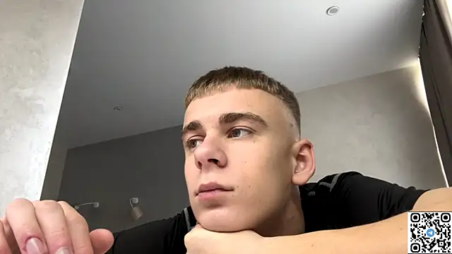 Snapshot of echowraith chatting on 10/17/25, 10:18 echowraith online show from 10/17/25, 10:18