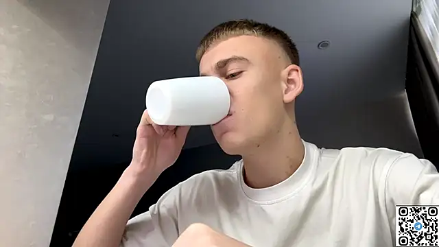 Snapshot of echowraith chatting on 10/18/25, 06:04 echowraith online show from 10/18/25, 06:04