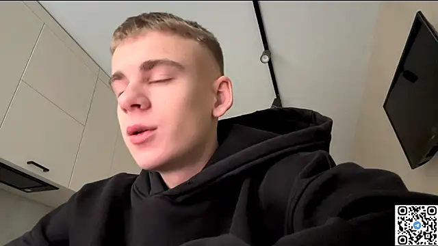 Snapshot of echowraith chatting on 10/15/25, 06:00 echowraith online show from 10/15/25, 06:00