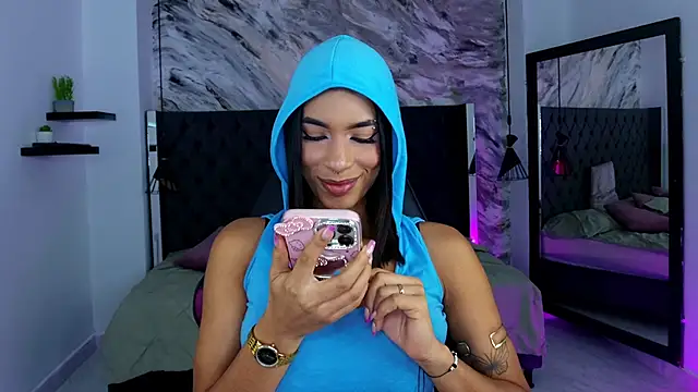 Snapshot of kitty_collins_ chatting on 04/23/26, 12:00 kitty collins online show from 04/23/26, 12:00
