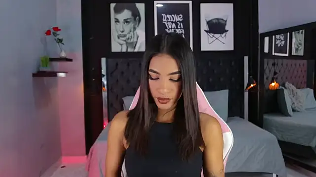 Snapshot of kitty_collins_ chatting on 01/13/26, 11:14 kitty collins online show from 01/13/26, 11:14