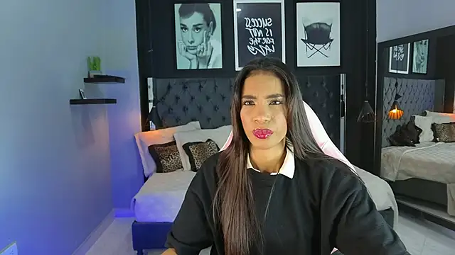 Snapshot of kitty_collins_ chatting on 11/04/25, 11:36 kitty collins online show from 11/04/25, 11:36