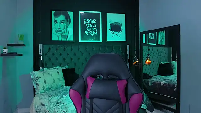 Snapshot of kitty_collins_ chatting on 02/21/26, 11:56 kitty collins online show from 02/21/26, 11:56