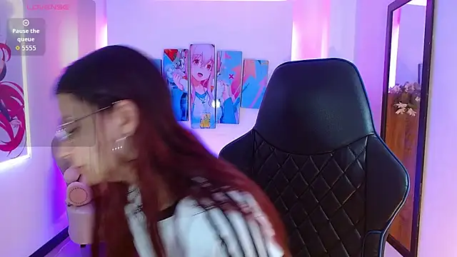 Snapshot of AlanaGarcia19 chatting on 12/18/25, 12:09 AlanaGarcia19 online show from 12/18/25, 12:09