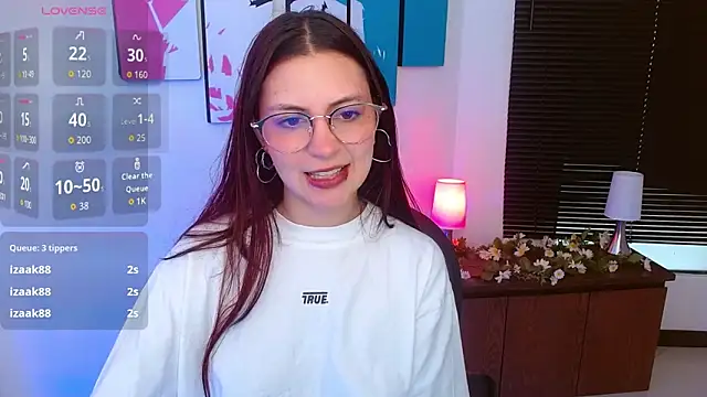 Snapshot of AlanaGarcia19 chatting on 11/09/25, 12:42 AlanaGarcia19 online show from 11/09/25, 12:42