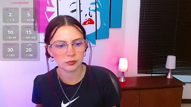 Snapshot of AlanaGarcia19 chatting on 10/21/25, 11:42 AlanaGarcia19 online show from 10/21/25, 11:42