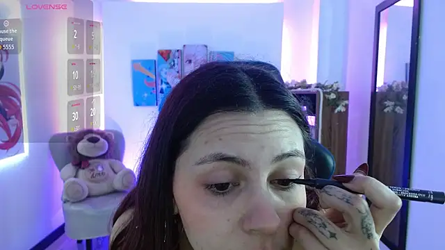 Snapshot of AlanaGarcia19 chatting on 12/05/25, 11:42 AlanaGarcia19 online show from 12/05/25, 11:42