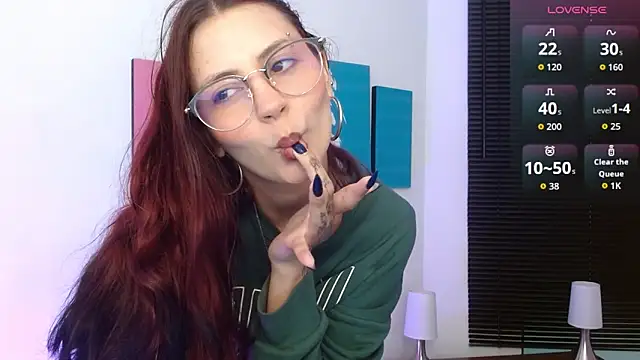 Snapshot of AlanaGarcia19 chatting on 10/14/25, 11:55 AlanaGarcia19 online show from 10/14/25, 11:55