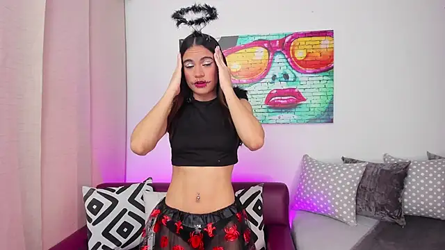 leyah  online show from 10/31/25, 01:52