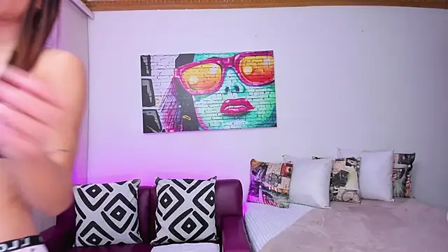 leyah  online show from 10/27/25, 12:39