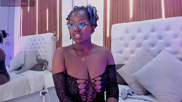 Snapshot of Oshun_Evans chatting on 09/30/25, 03:45 Oshun Evans online show from 09/30/25, 03:45