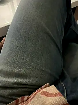 Snapshot of saumon3022 chatting on 09/17/25, 01:24 saumon3022 online show from 09/17/25, 01:24