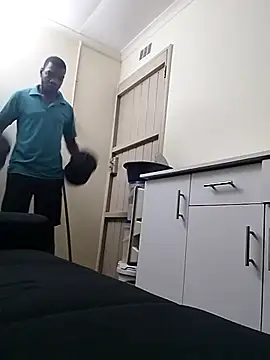 Snapshot of TmanZim2025 chatting on 10/04/25, 06:42 TmanZim2025 online show from 10/04/25, 06:42