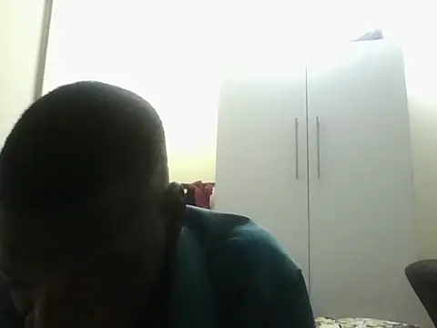 Snapshot of TmanZim2025 chatting on 09/10/25, 05:01 TmanZim2025 online show from 09/10/25, 05:01