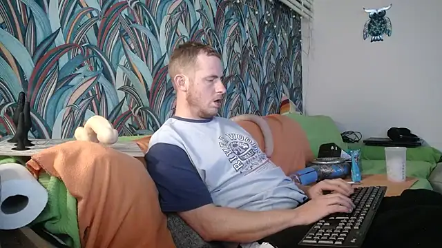 Snapshot of gaydavid chatting on 09/20/25, 12:04 gaydavid online show from 09/20/25, 12:04