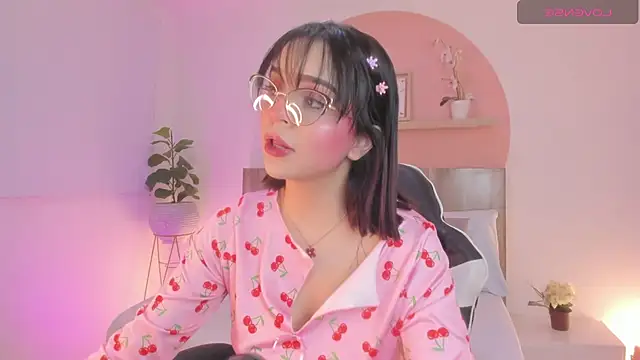 Clara Luu online show from 07/11/26, 02:45