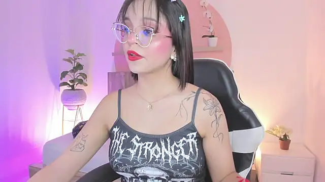 Clara Luu online show from 04/25/26, 03:20