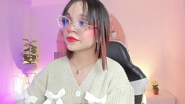 Clara Luu online show from 05/10/26, 03:32