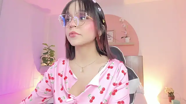 Clara Luu online show from 05/15/26, 02:42
