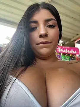 Snapshot of Isaa-Sweet chatting on 06/19/26, 02:56 Isaa-Sweet online show from 06/19/26, 02:56