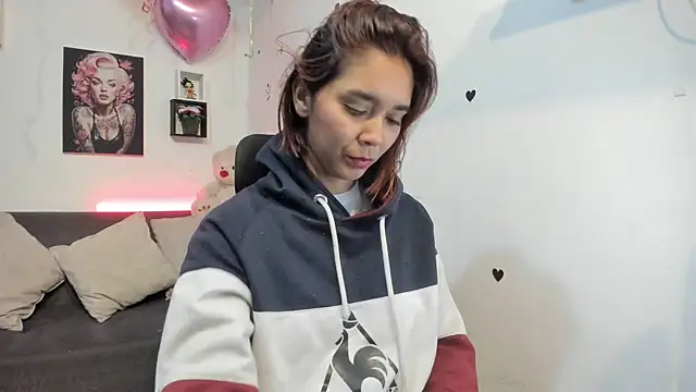 anastasia tuya online show from 04/01/26, 07:53