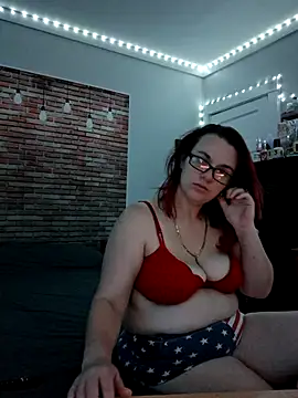 Snapshot of queenpeaches121 chatting on 10/13/25, 10:28 queenpeaches121 online show from 10/13/25, 10:28